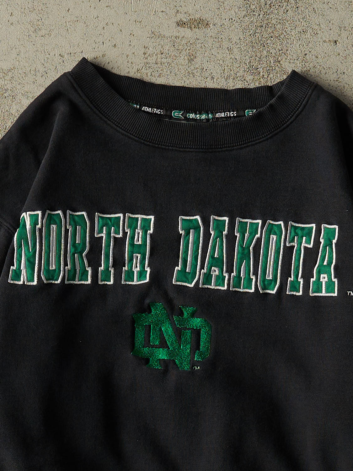 Vintage Y2K Black North Dakota University Embroidered Crewneck (XXS/XS)