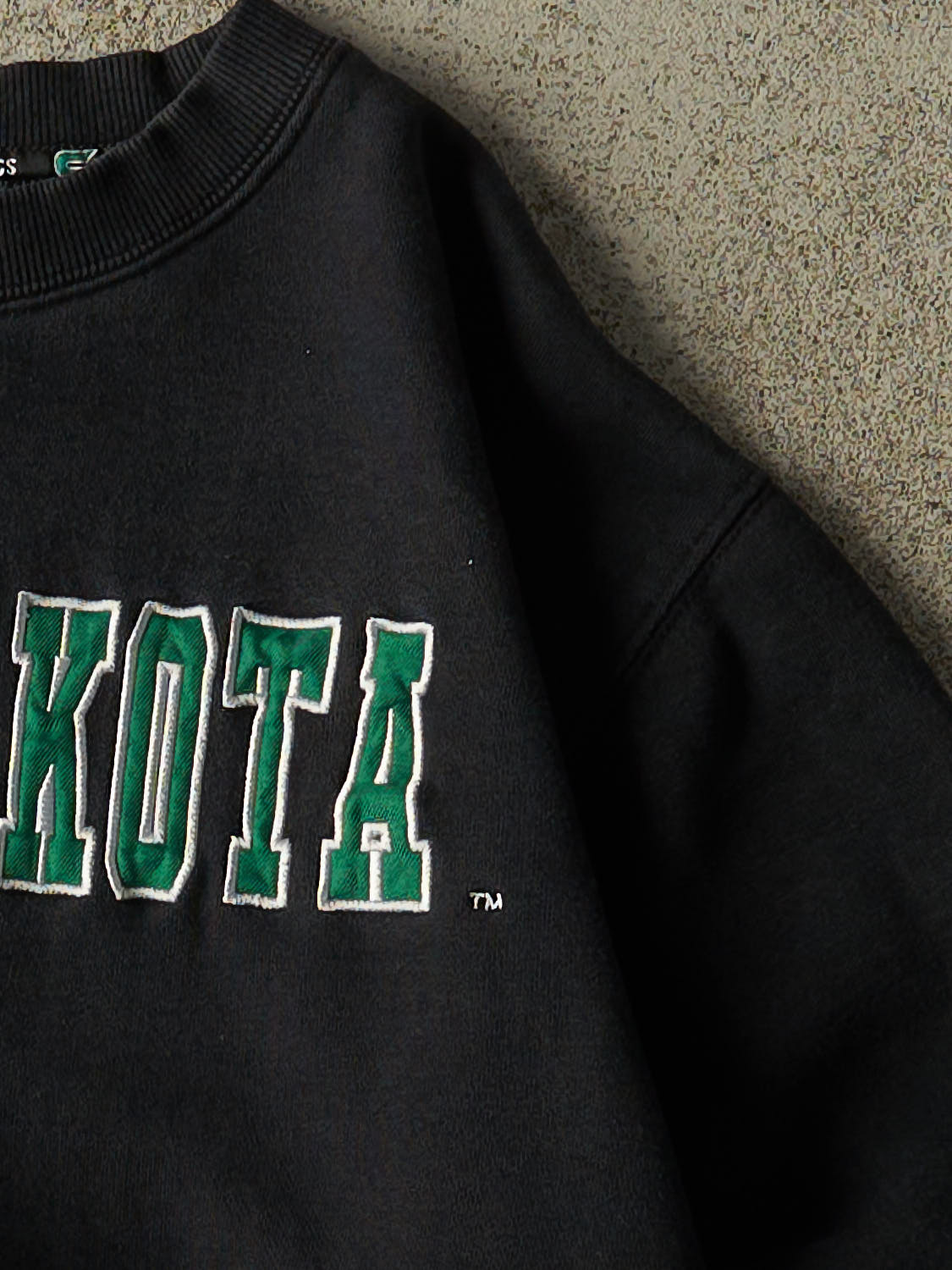 Vintage Y2K Black North Dakota University Embroidered Crewneck (XXS/XS)