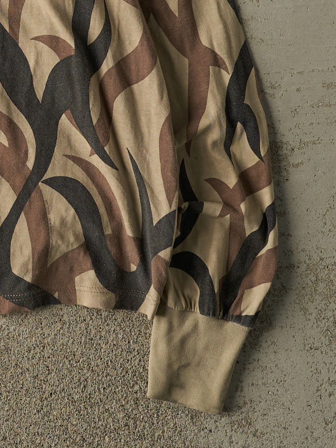 Vintage 90s Beige & Brown Camo Patterned Long Sleeve (M)
