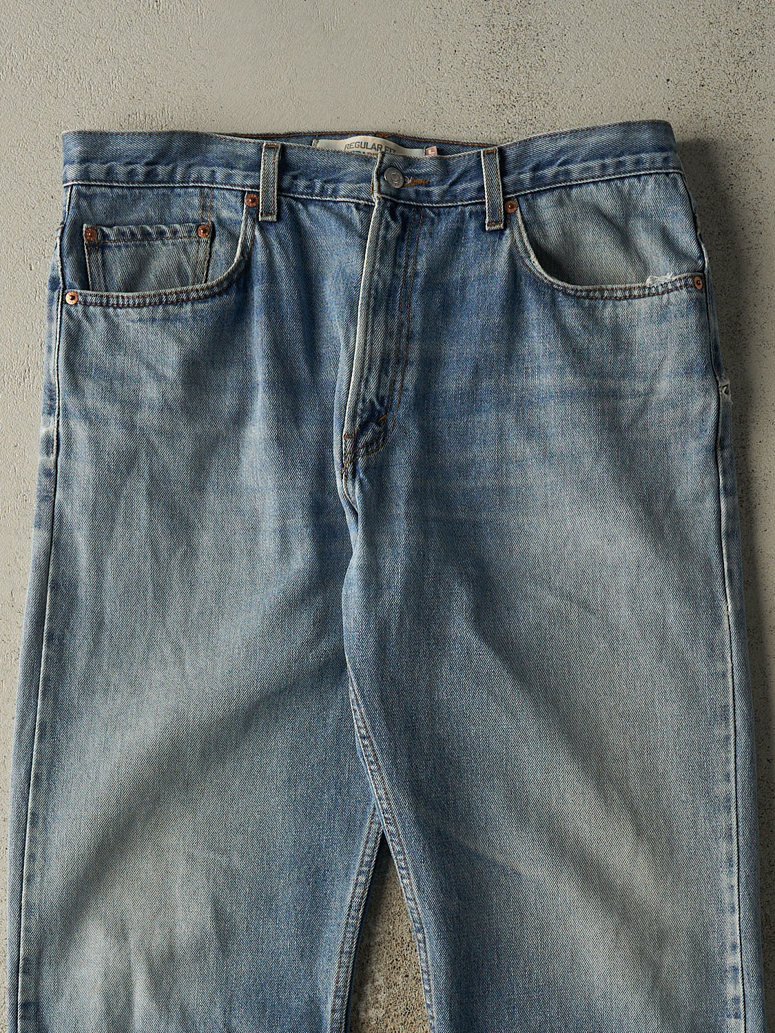 Vintage 90s Light Wash Levi's Jeans (36x32)