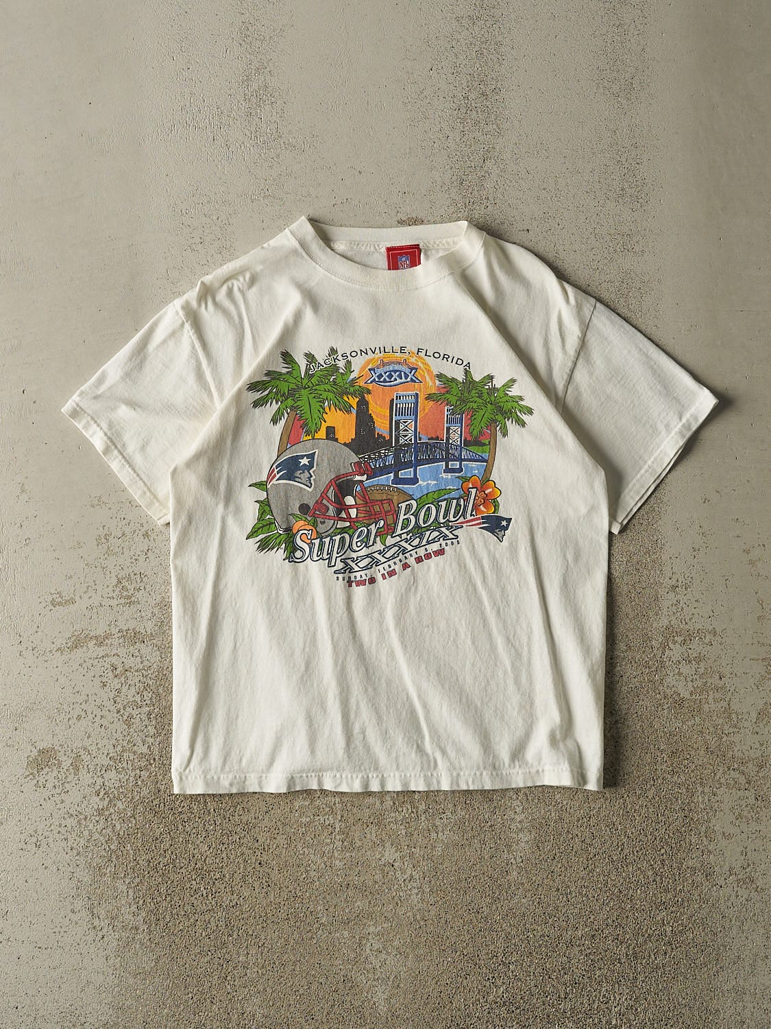 Vintage 05' White New England Patriots Super Bowl Tee (M)