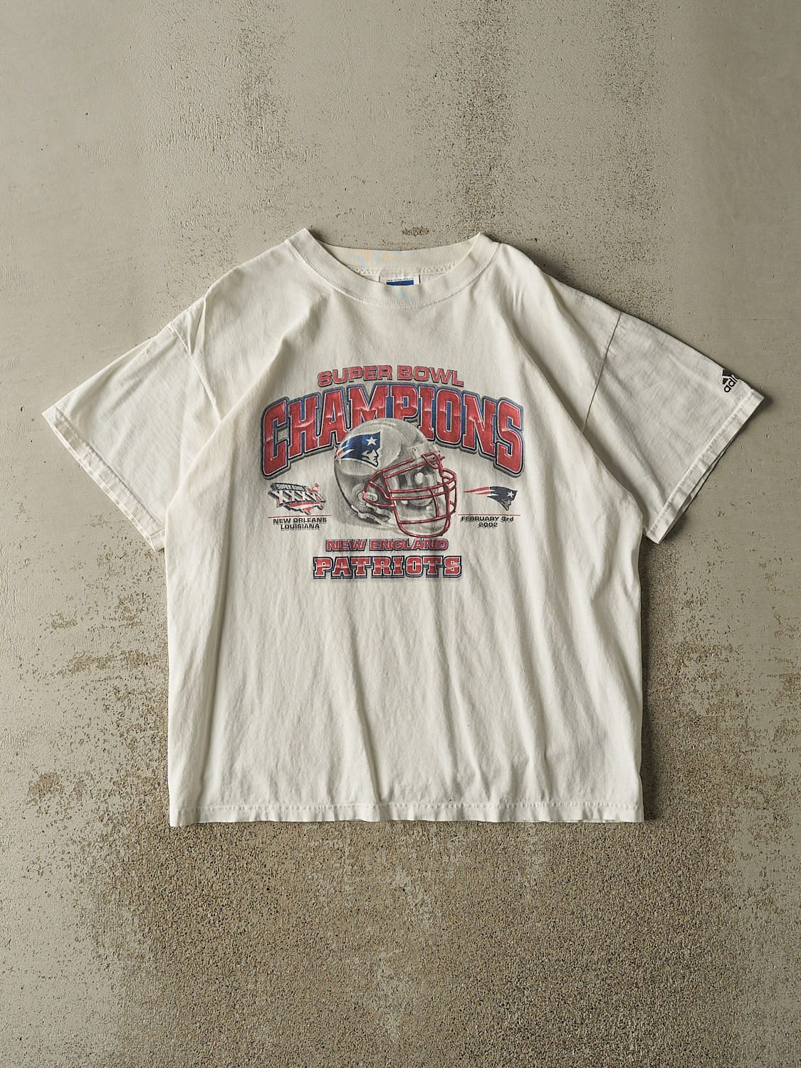 Vintage 02' White New England Patriots Super Bowl Champions Tee (M)