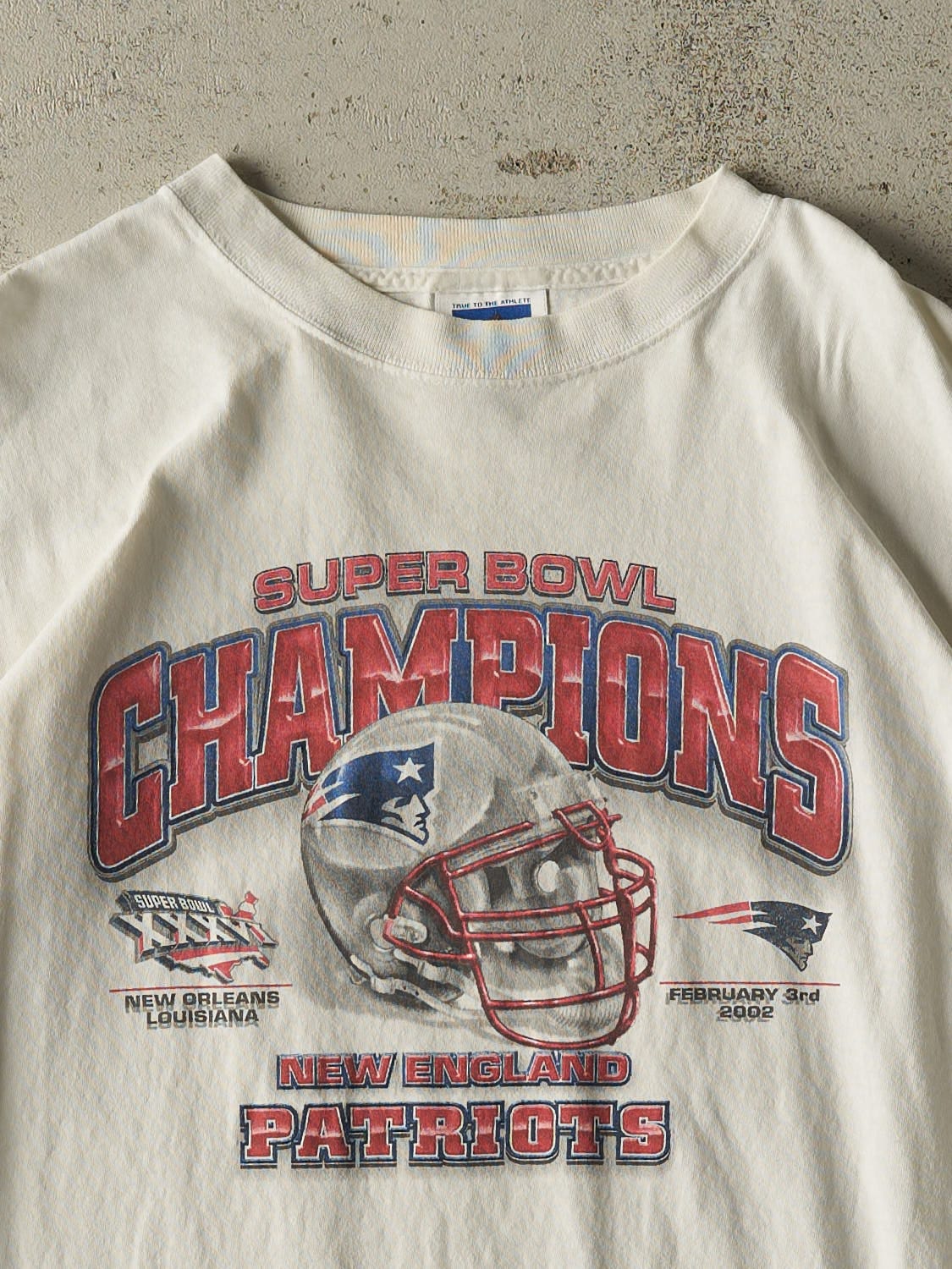 Vintage 02' White New England Patriots Super Bowl Champions Tee (M)