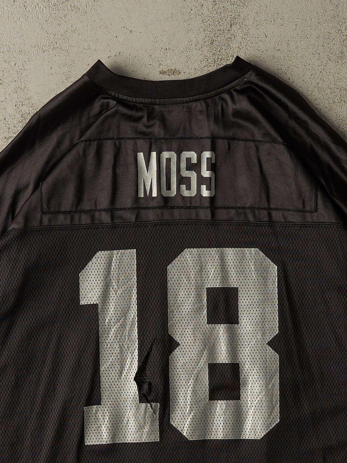 Vintage Y2K Black Oakland Raiders #18 Randy Moss Jersey (L/XL)