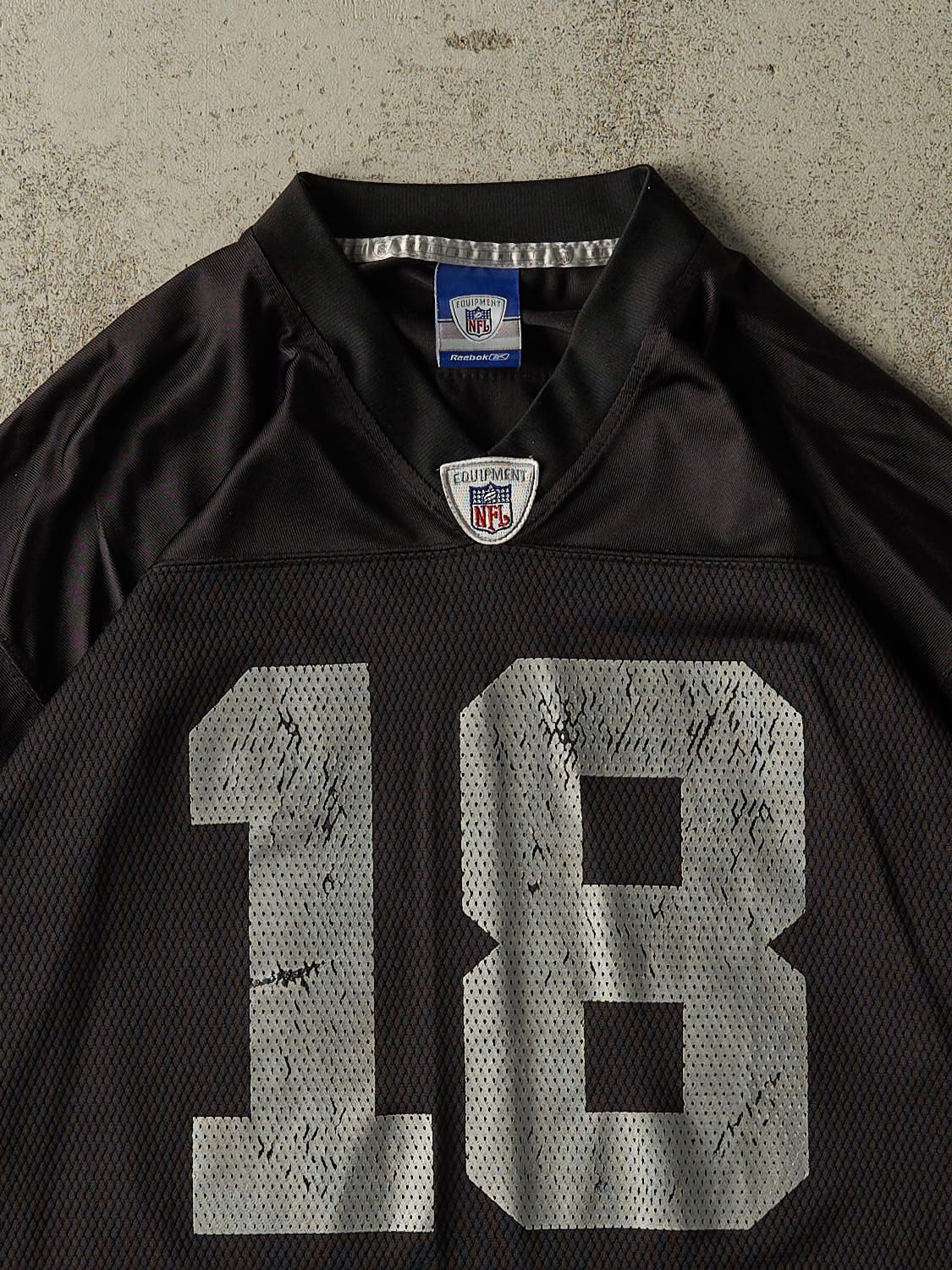 Vintage Y2K Black Oakland Raiders #18 Randy Moss Jersey (S/M)