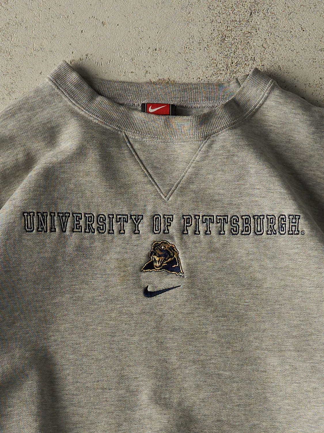 Vintage Y2K Grey Nike Middle Swoosh University of Pittsburgh Crewneck (M)