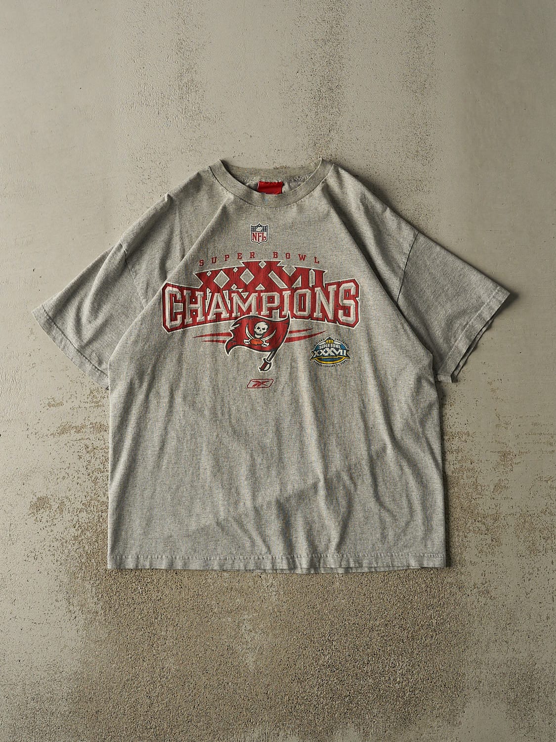Vintage 03' Grey Tampa Bay Buccaneers Super Bowl Champions Tee (XL)