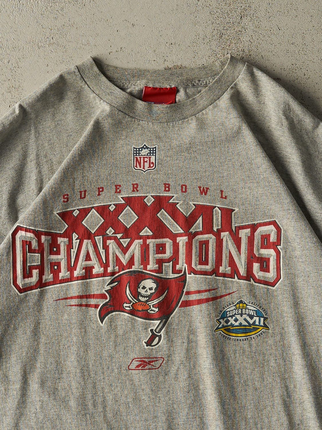 Vintage 03' Grey Tampa Bay Buccaneers Super Bowl Champions Tee (XL)