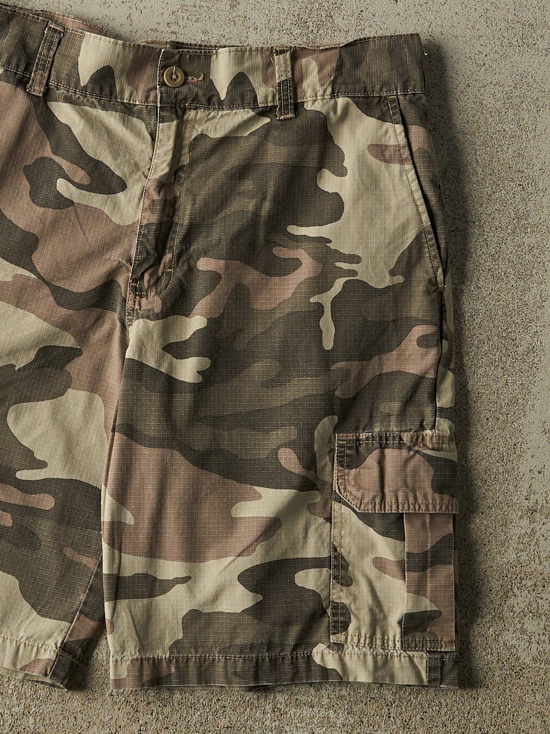 Vintage Y2K Camo Dickies Cargo Shorts (35x11)