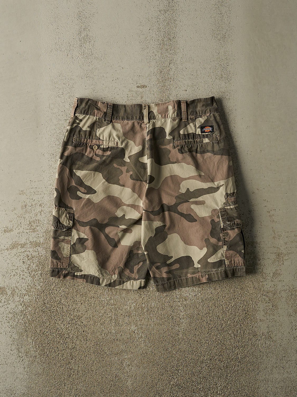 Vintage Y2K Camo Dickies Cargo Shorts (35x11)
