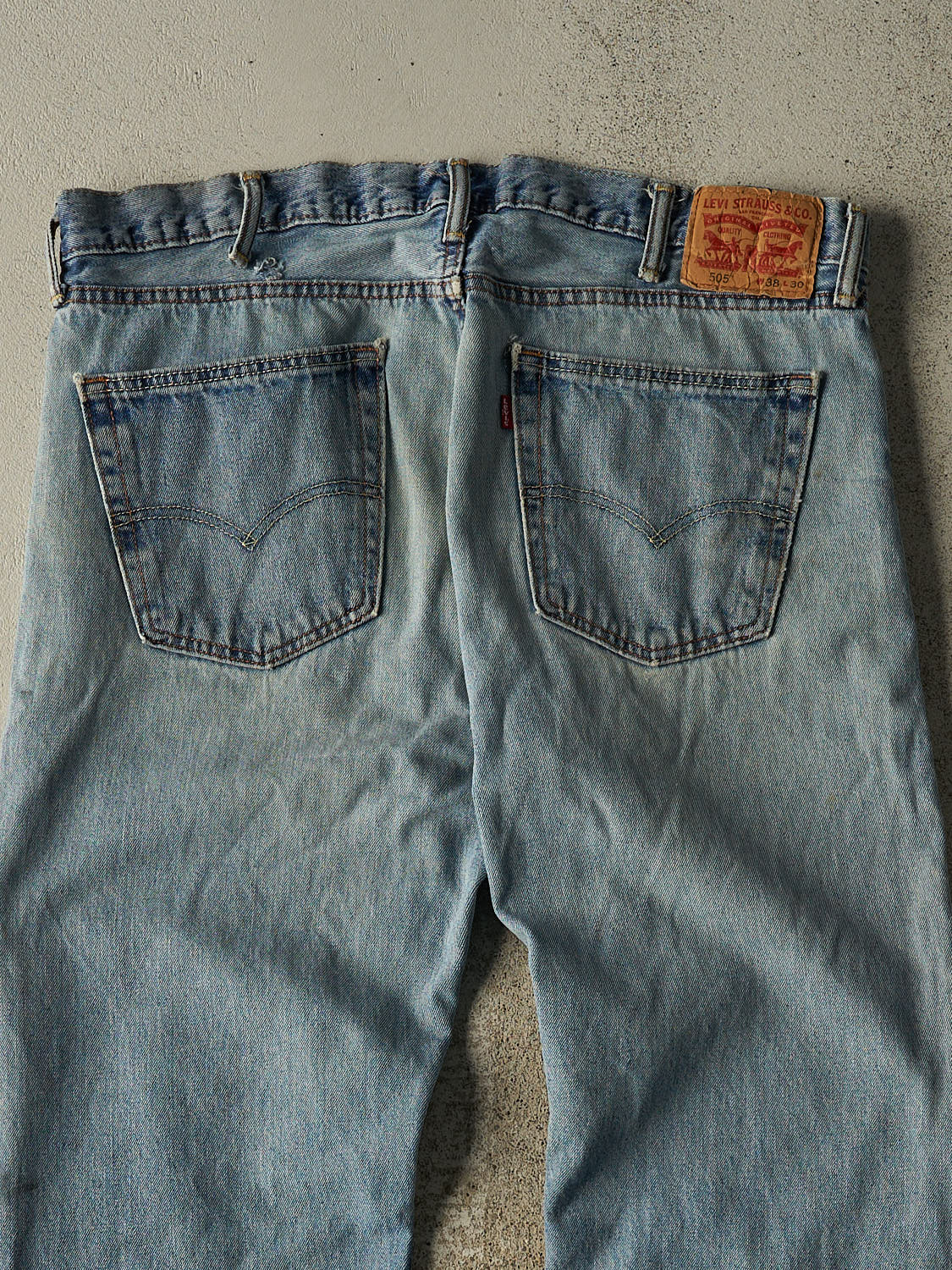 Vintage Y2K Mid Wash Levi's 505 Jeans (38x29)