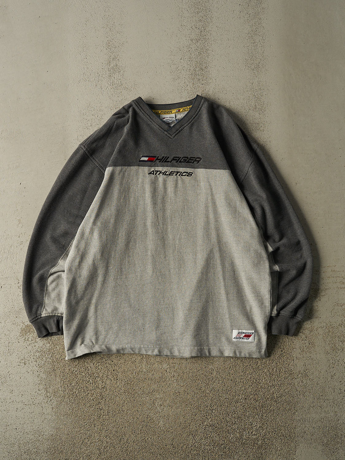 Vintage Y2K Grey Tommy Hilfiger Athletics Lightweight Crewneck (XL/XXL)