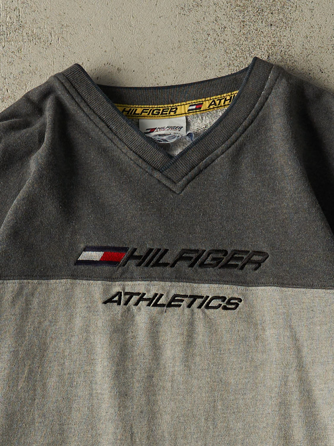 Vintage Y2K Grey Tommy Hilfiger Athletics Lightweight Crewneck (XL/XXL)