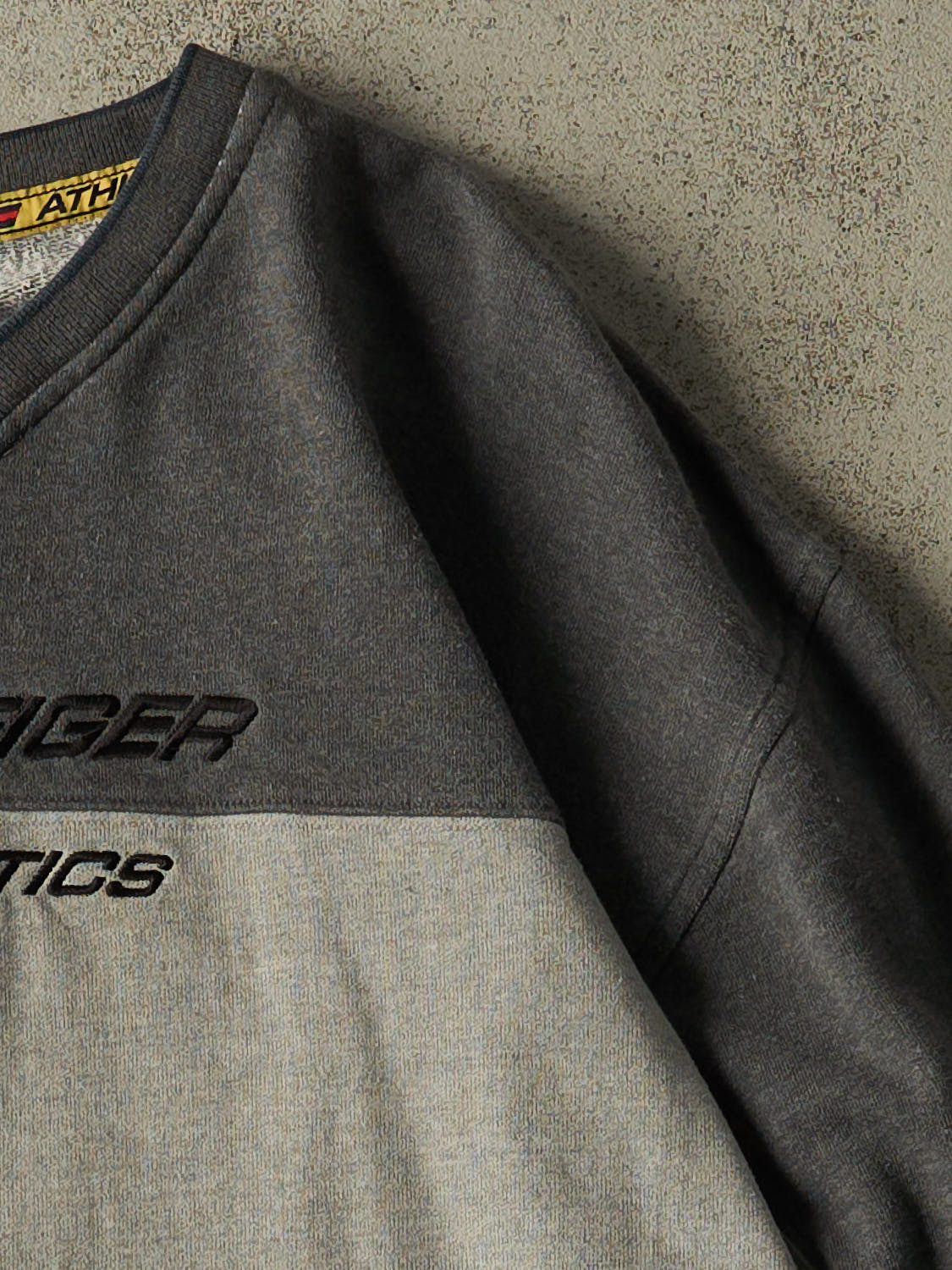 Vintage Y2K Grey Tommy Hilfiger Athletics Lightweight Crewneck (XL/XXL)