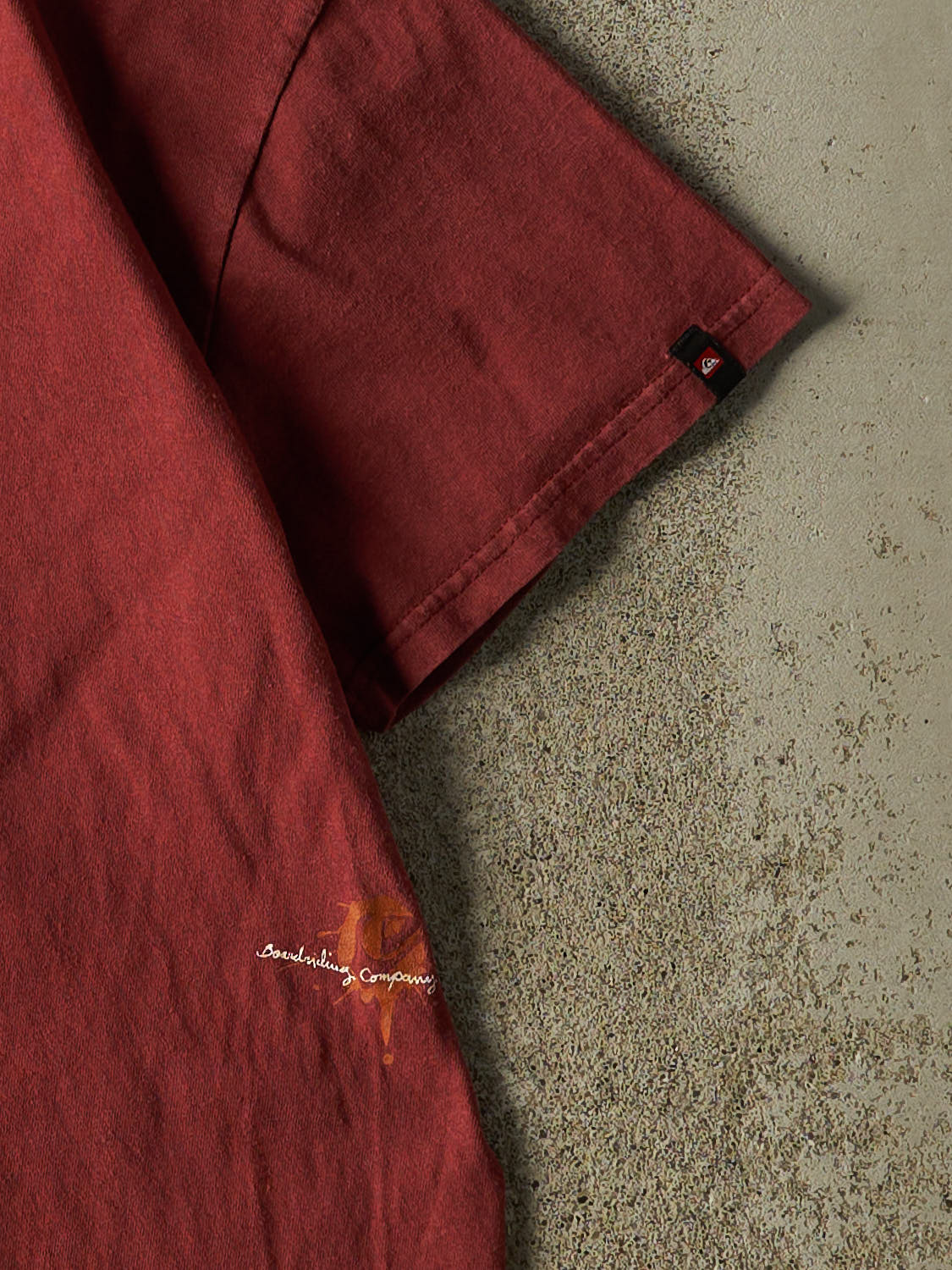 Vintage Y2K Burgundy Quiksilver Logo Tee (M/L)