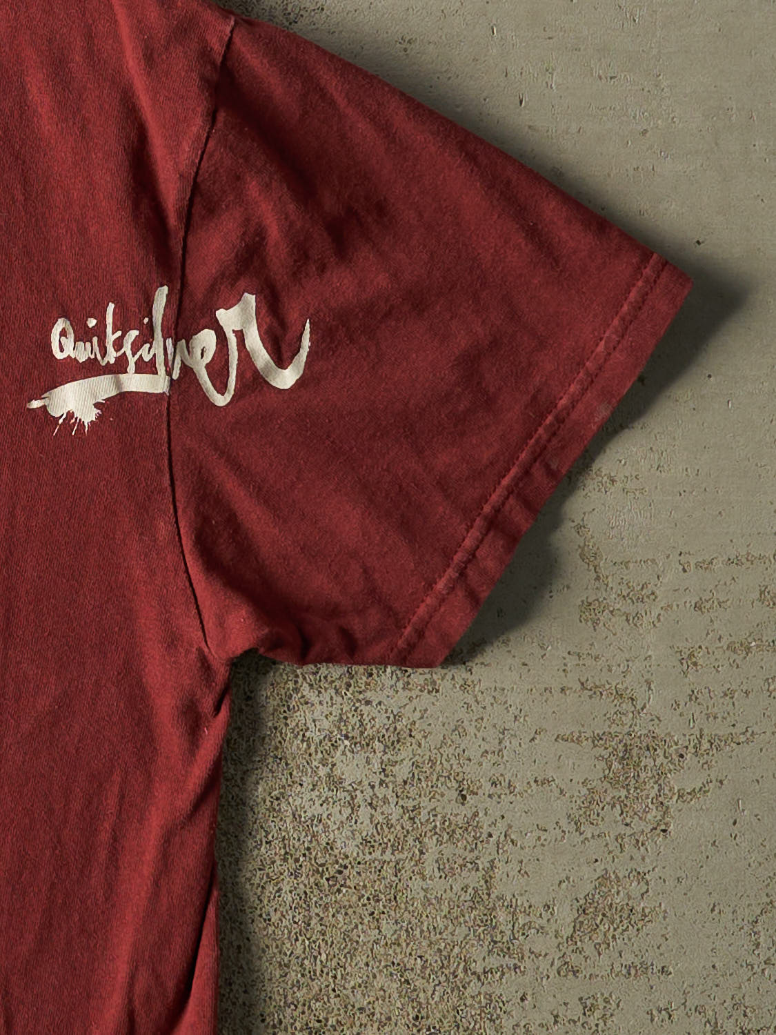 Vintage Y2K Burgundy Quiksilver Logo Tee (M/L)