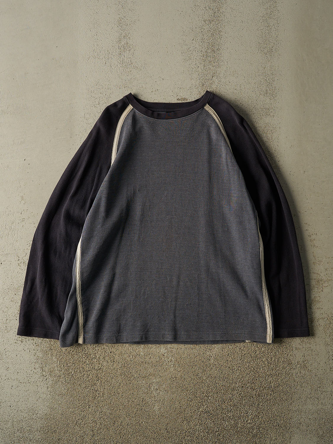 Vintage Y2K Grey Nevada Thermal Long Sleeve (XL)