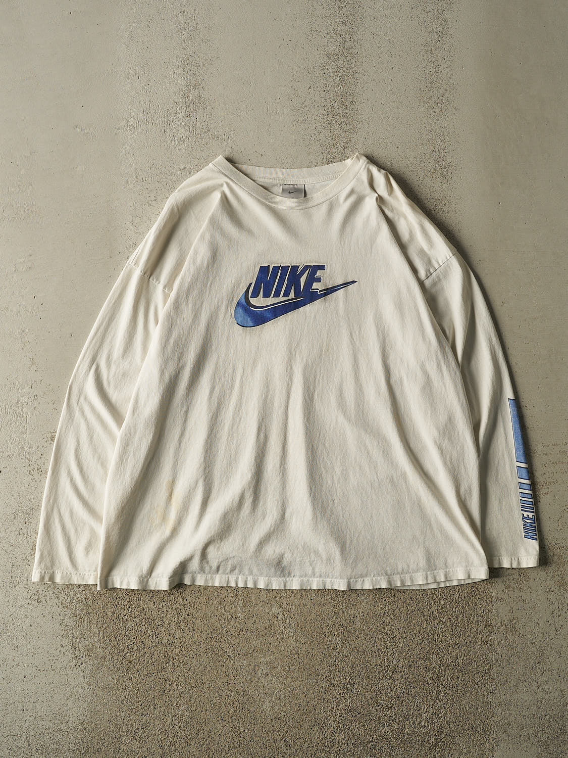 Vintage Y2K White Nike Long Sleeve (XL/XXL)