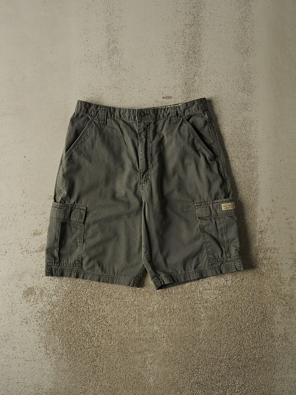 Vintage Y2K Green Wrangler Cargo Shorts (33x10.5)
