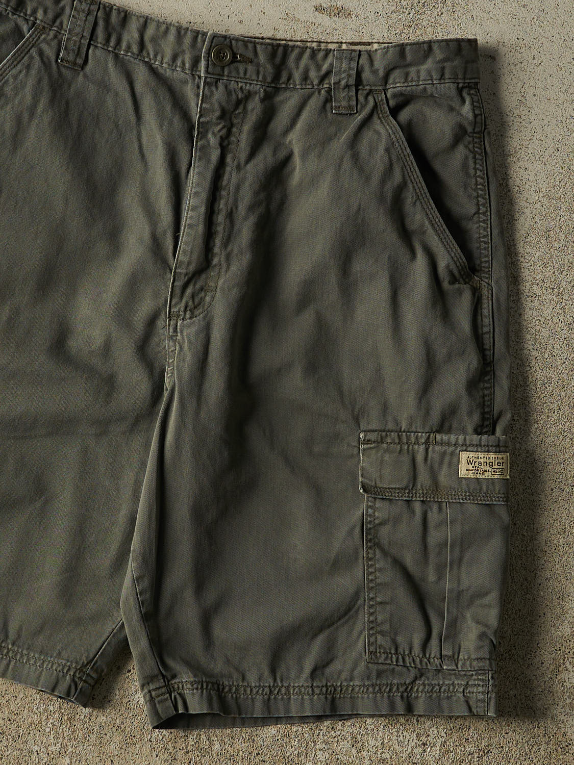 Vintage Y2K Green Wrangler Cargo Shorts (33x10.5)