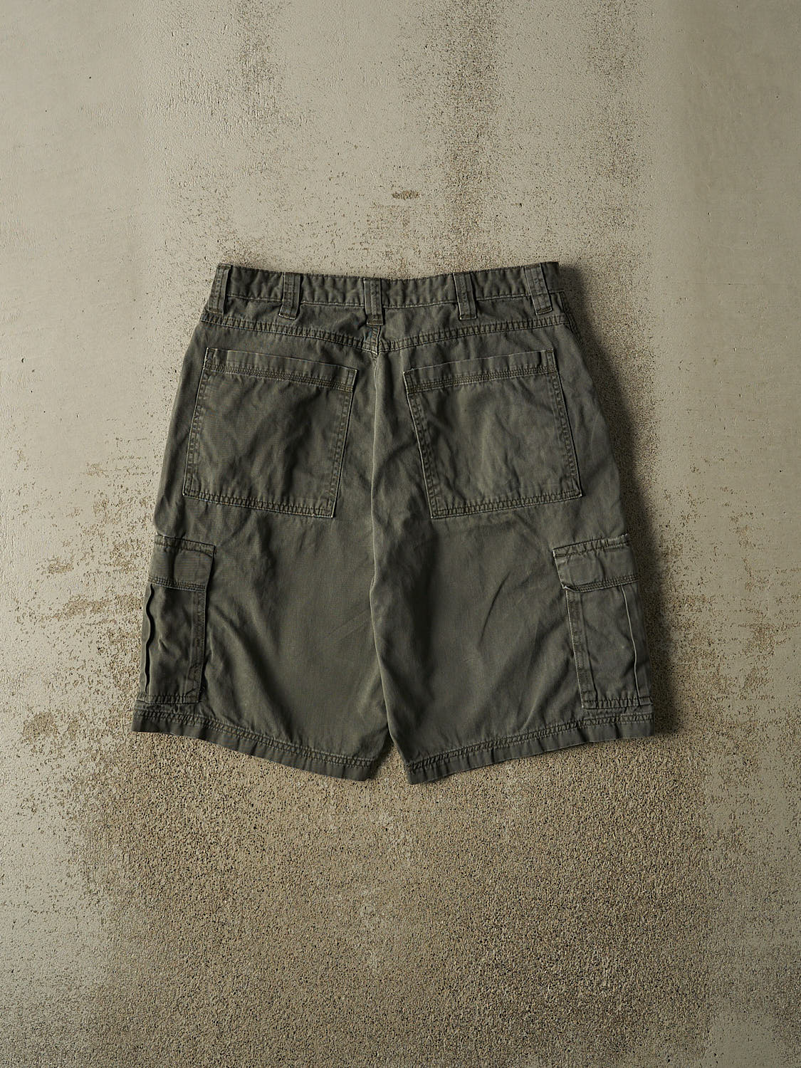 Vintage Y2K Green Wrangler Cargo Shorts (33x10.5)