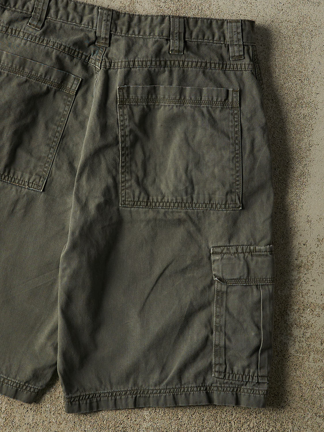Vintage Y2K Green Wrangler Cargo Shorts (33x10.5)