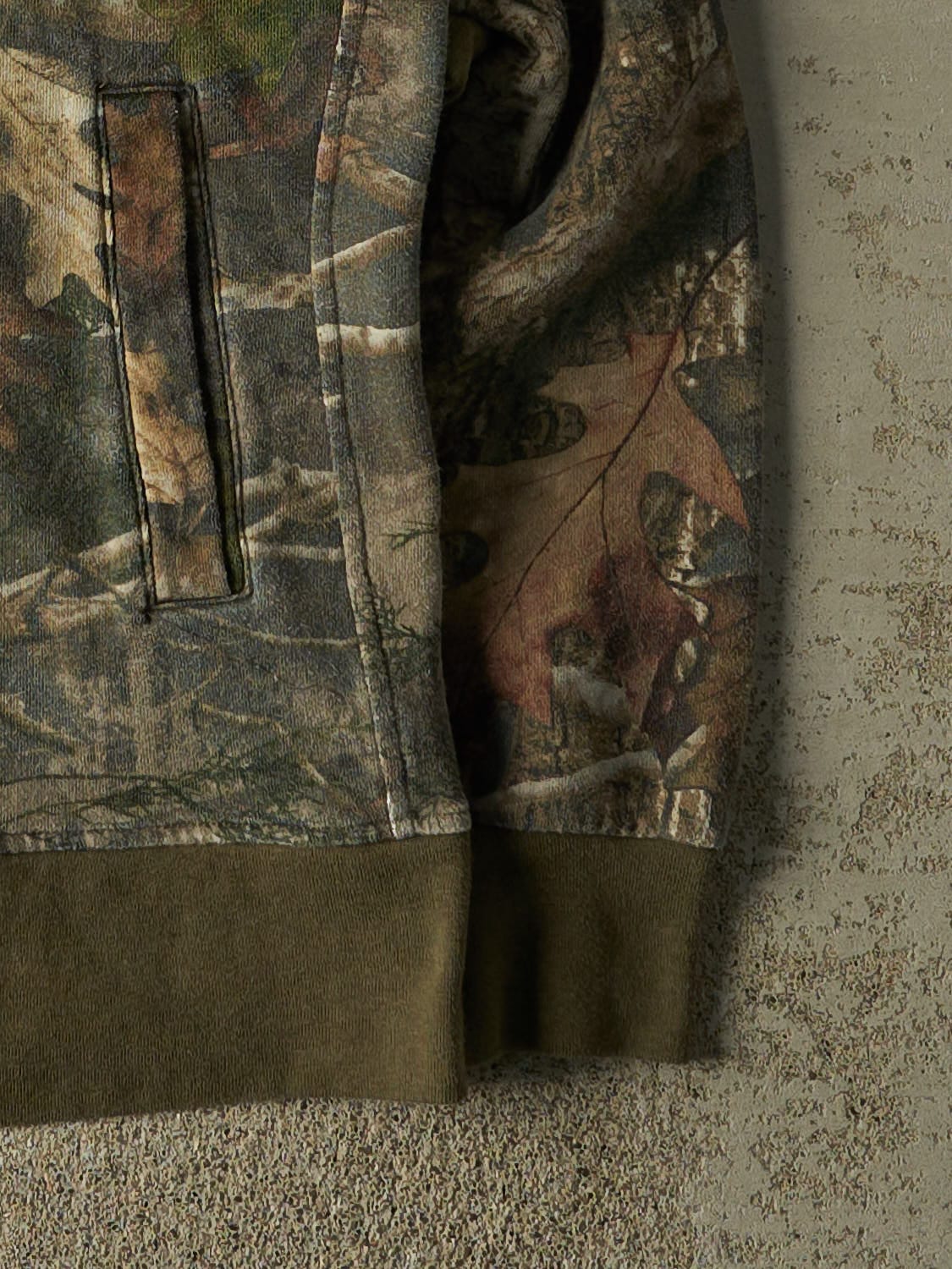 Vintage Y2K Camo Zip Up Hoodie (L)