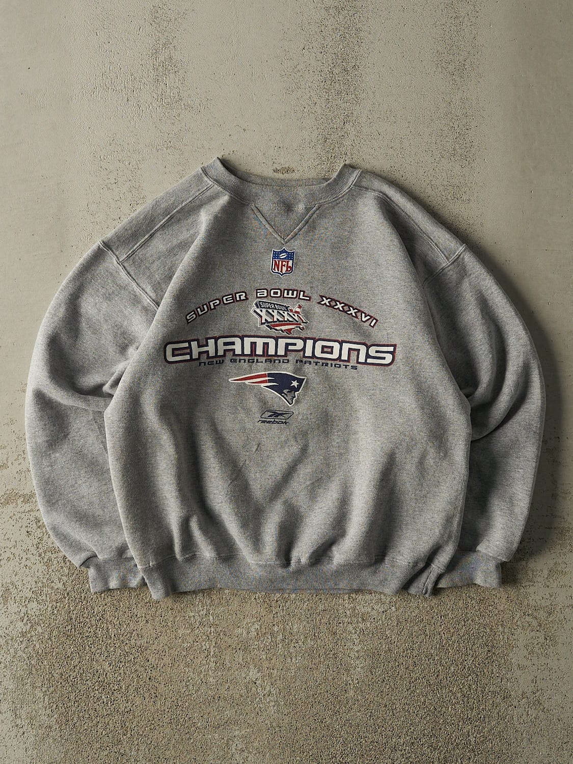 Vintage 02' Grey Superbowl XXXVI New England Patriots Crewneck (M/L)