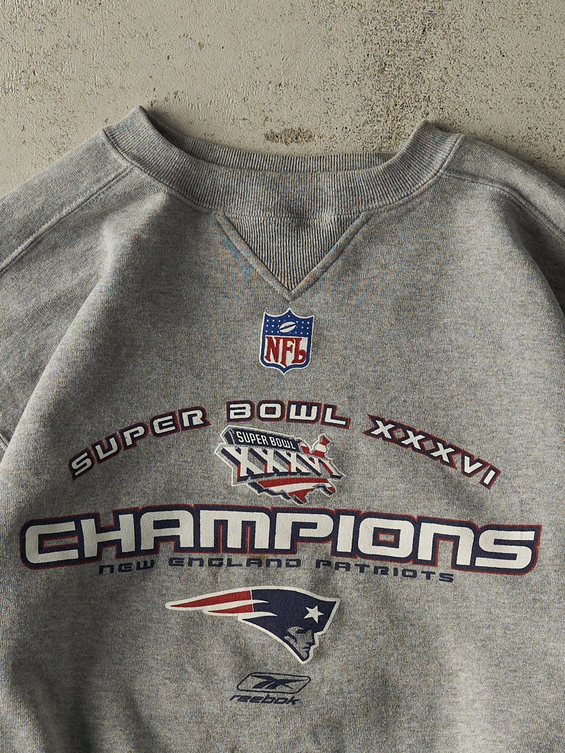 Vintage 02' Grey Superbowl XXXVI New England Patriots Crewneck (M/L)