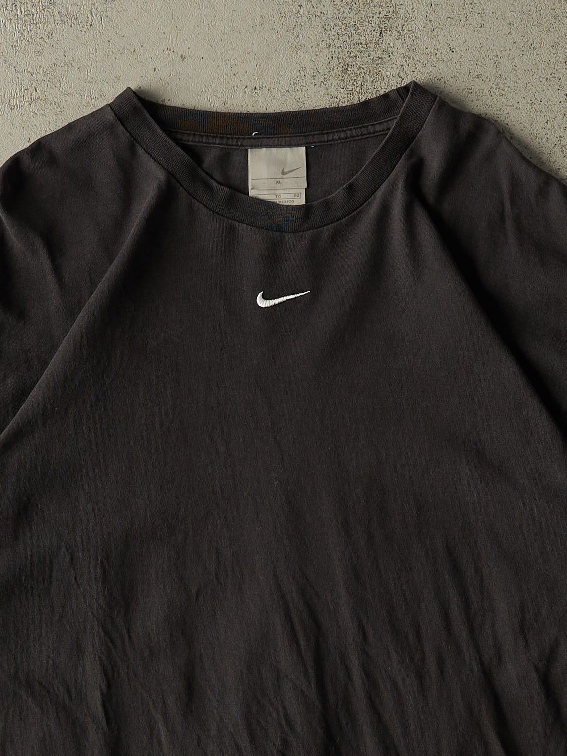 Vintage Y2K Black Nike Embroidered Middle Swoosh Tee (L/XL)