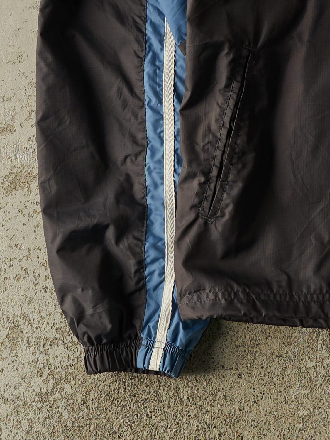 Vintage Y2K Grey Fila Hooded Windbreaker Jacket (S)
