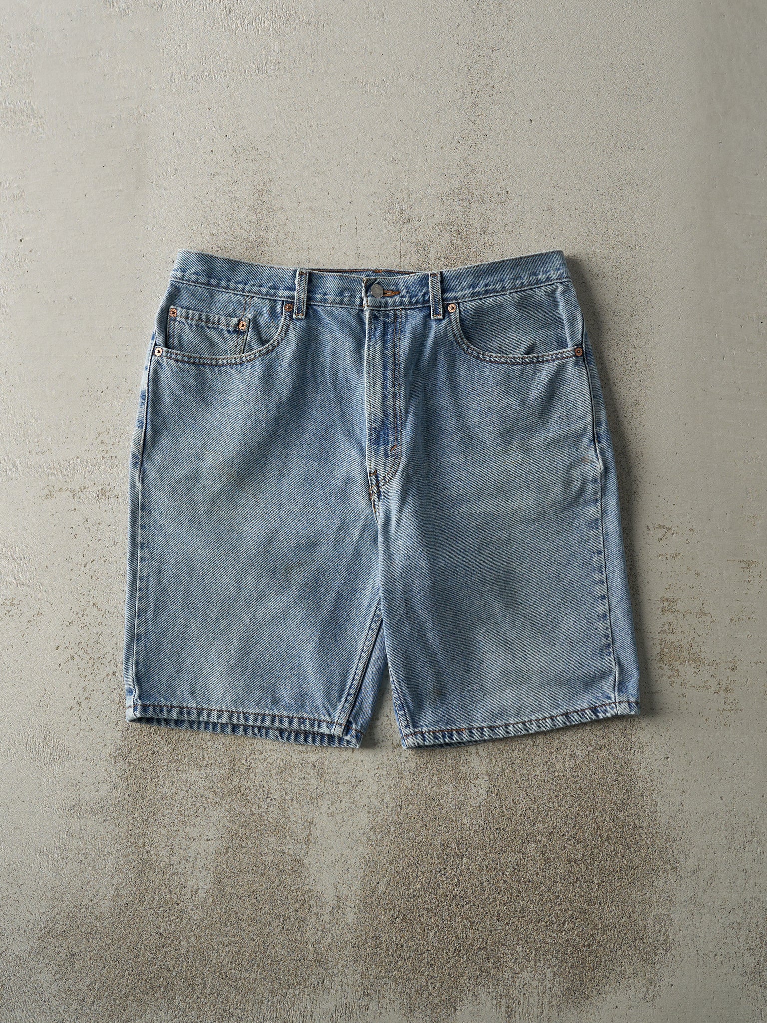 Vintage Y2K Light Wash Levi's 505 Jean Shorts (37x9.5)