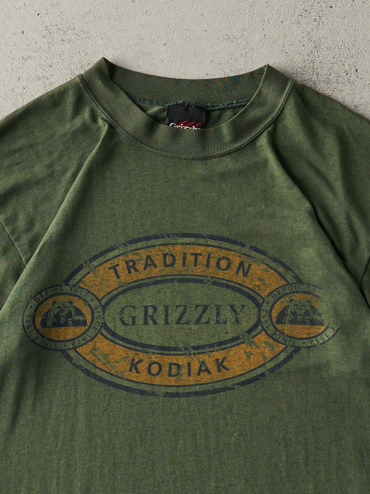 Vintage 90s Green Tradition Kodiak Grizzly Single Stitch Tee (M)