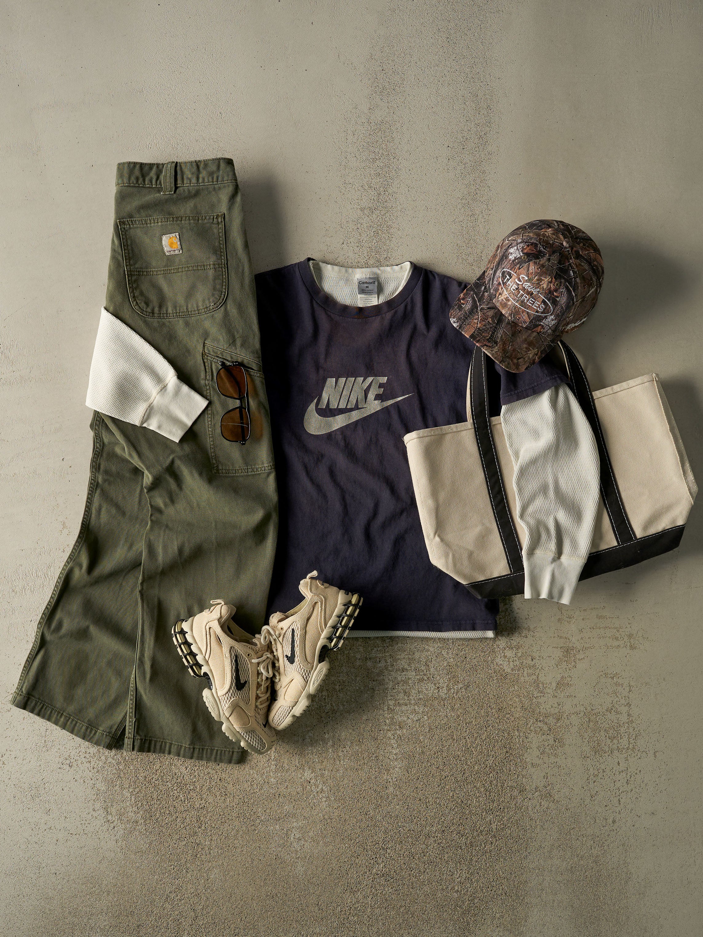 Vintage Y2K Sun Faded Navy Nike Tee (M)