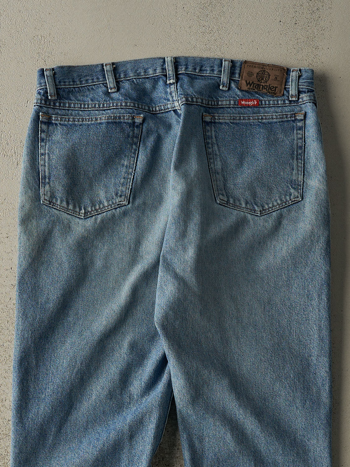 Vintage 90s Mid Wash Wrangler Jeans (36x30)