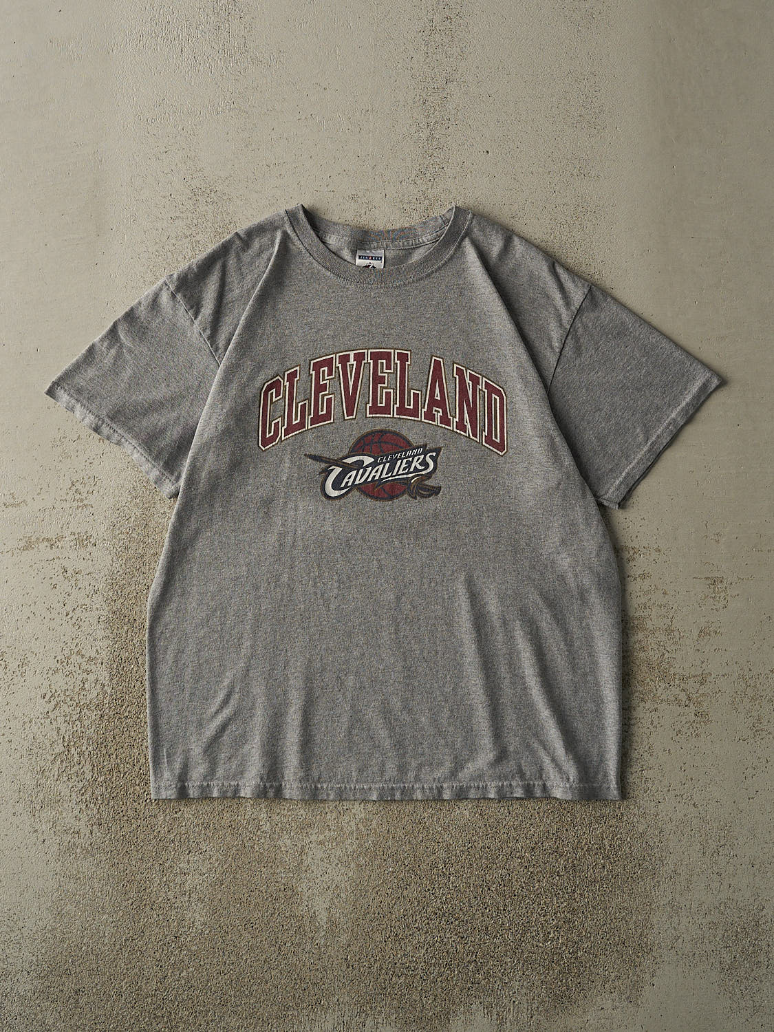 Vintage Y2K Grey Cleveland Cavaliers #23 Lebron James Tee (L)