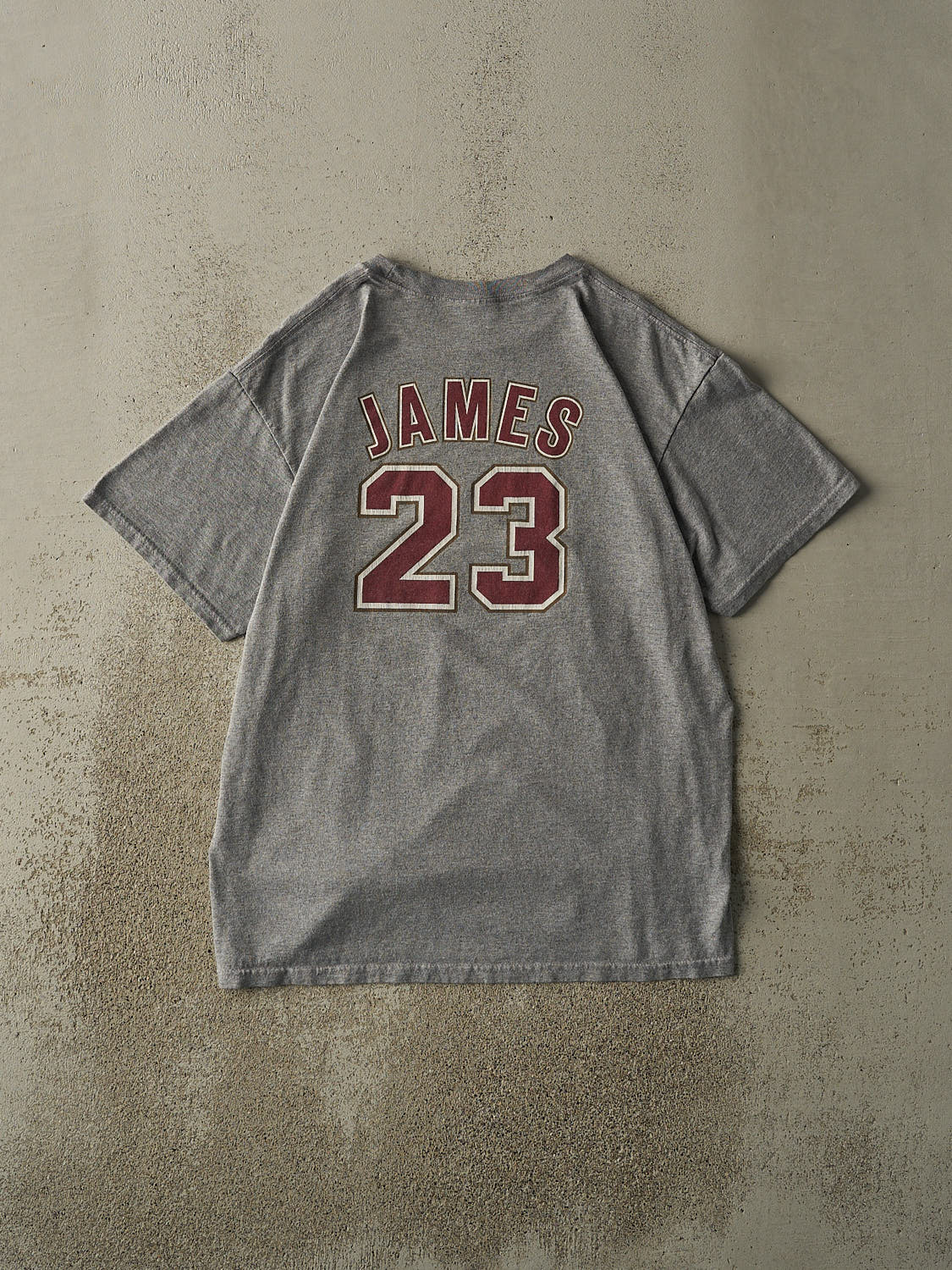 Vintage Y2K Grey Cleveland Cavaliers #23 Lebron James Tee (L)