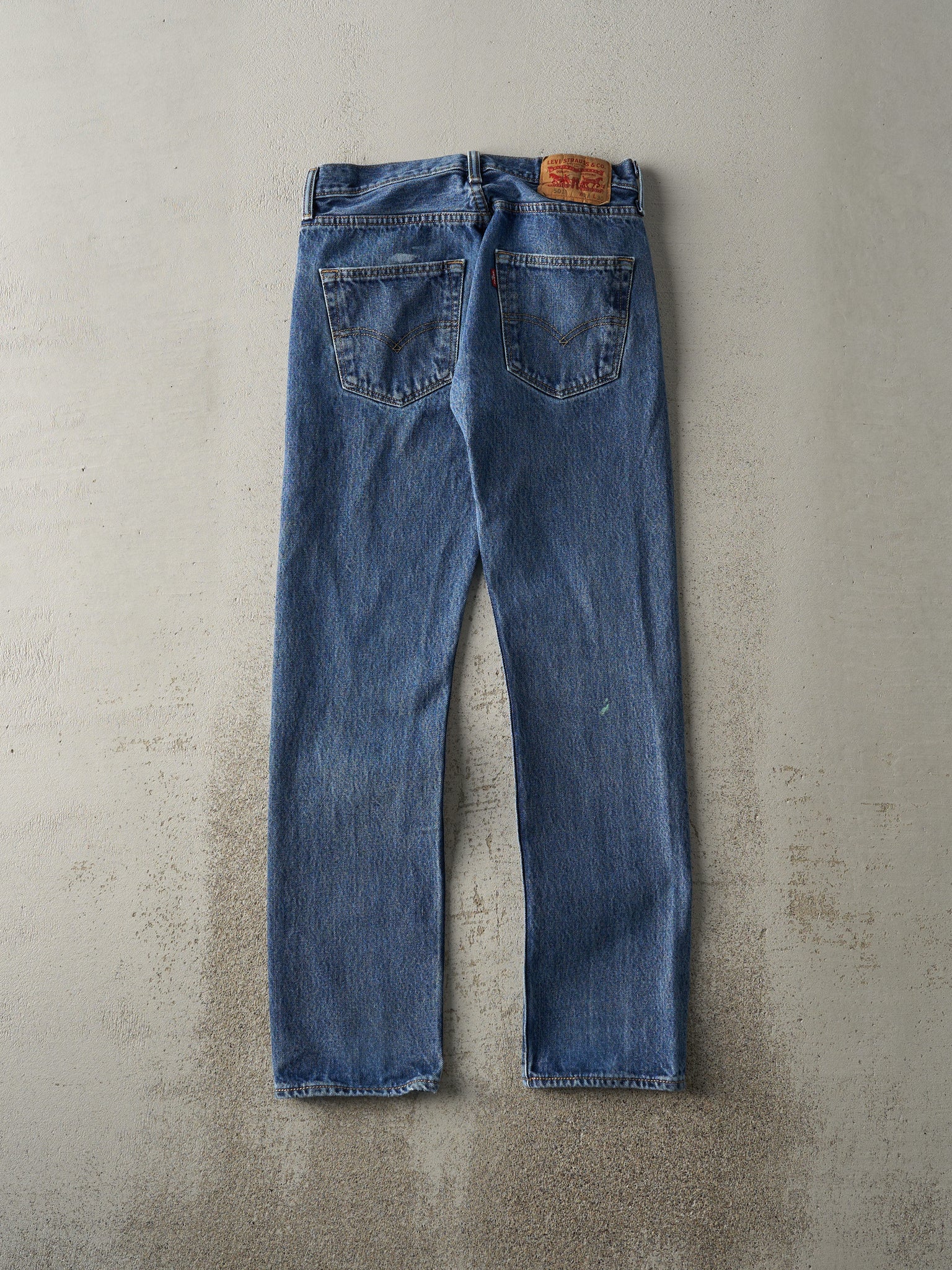 Vintage Y2K Mid Wash Levi's 501 Jeans (28x30)