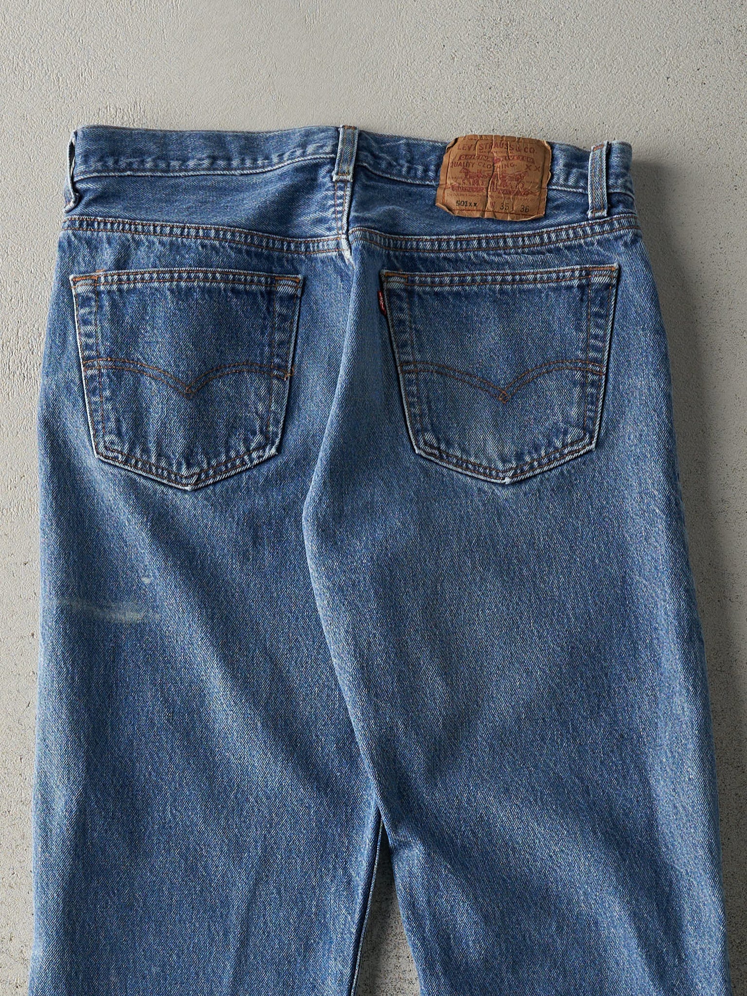 Vintage 90s Mid Wash Levi's 501xx Jeans (32x32)