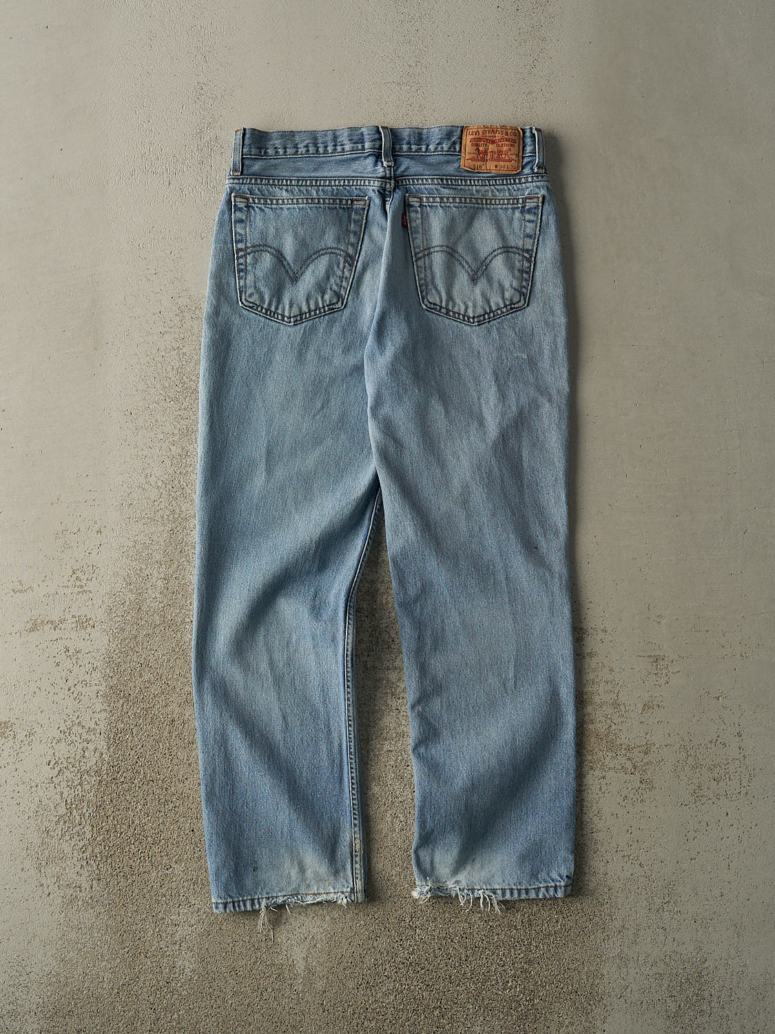 Vintage Y2K Light Wash Levi's 516 Jeans (33x28.5)