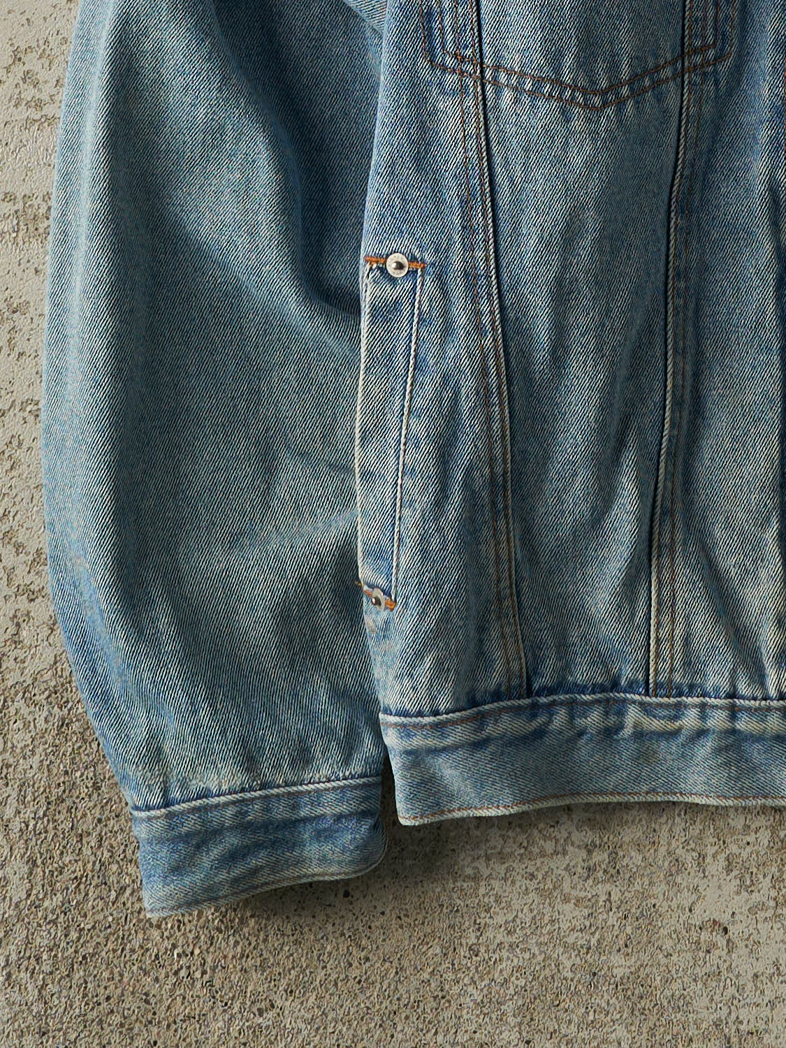Vintage 90s Light Wash Embroidered Boxy Jean Jacket (L/XL)