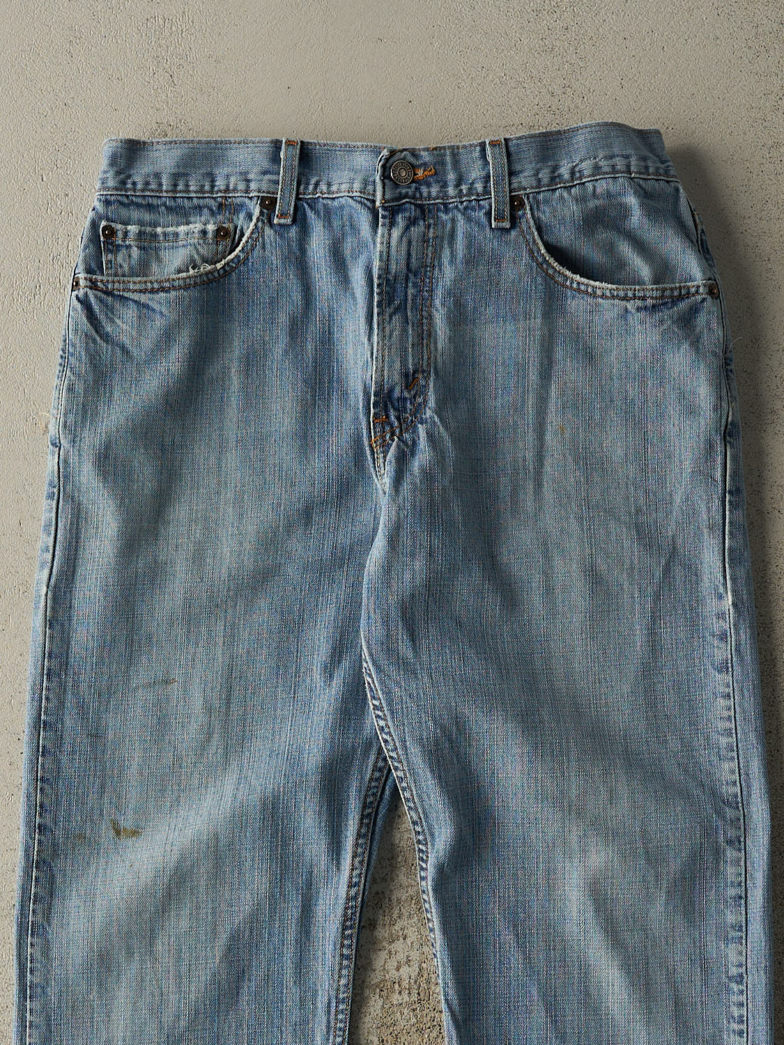 Vintage Y2K Light Wash Levi's Jeans (33.5x33.5)