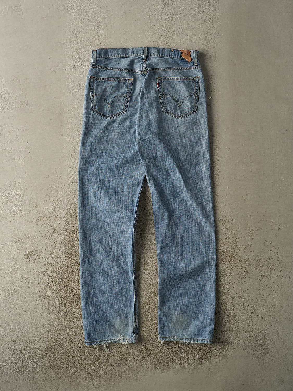Vintage Y2K Light Wash Levi's Jeans (33.5x33.5)