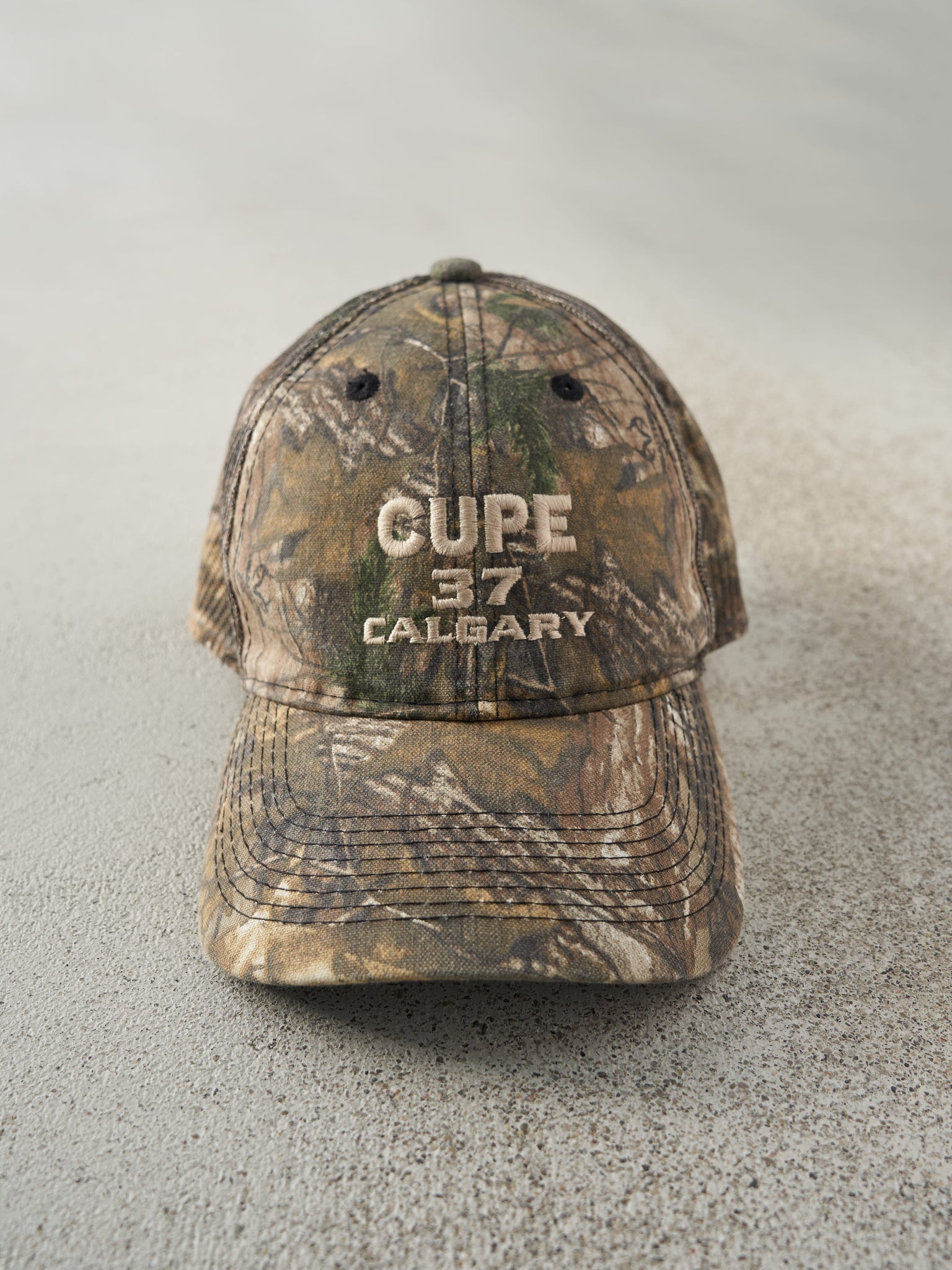 Vintage 90s Camo Cupe 37 Calgary x Realtree Mesh Velcro Back Hat