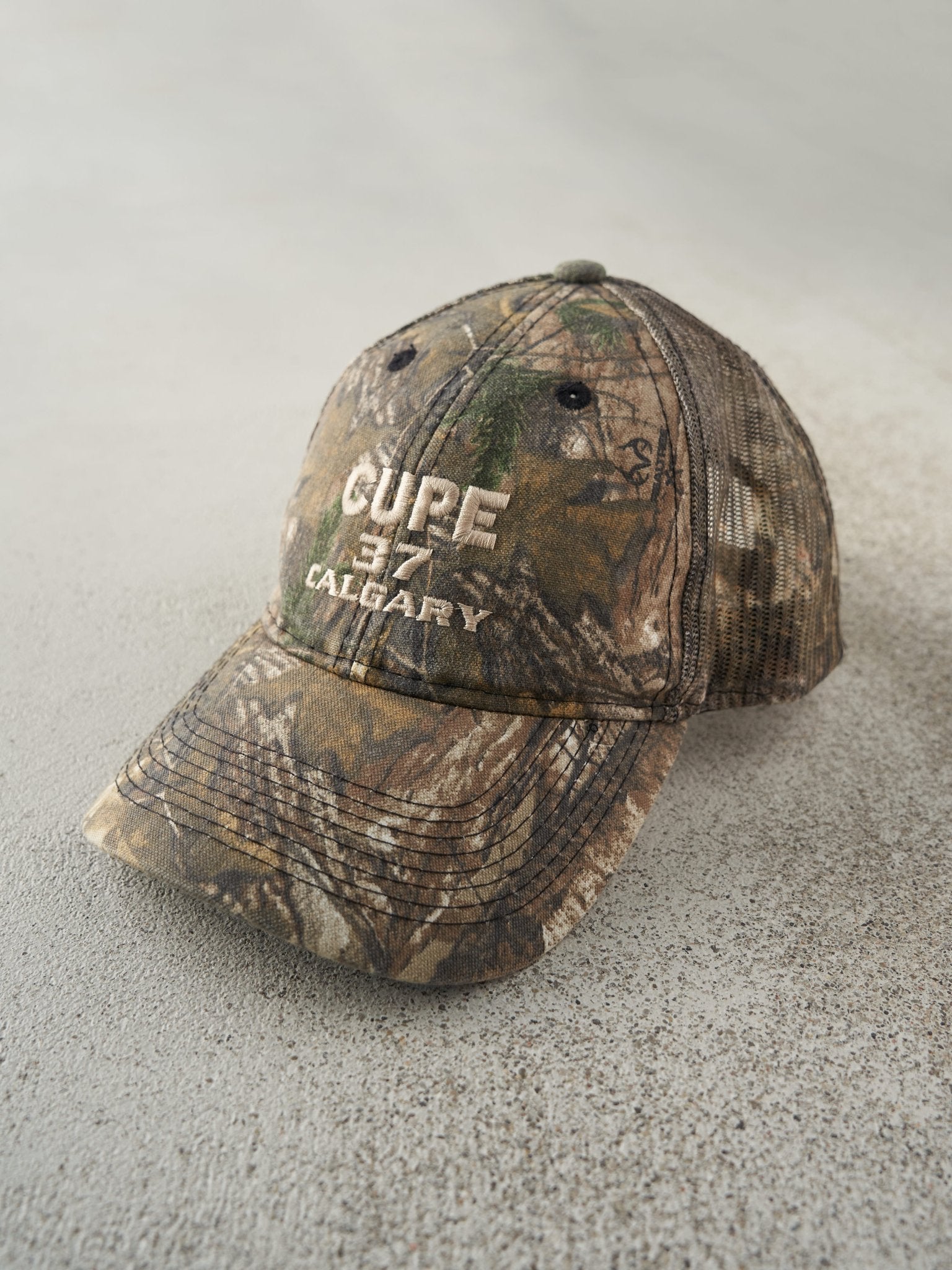 Vintage 90s Camo Cupe 37 Calgary x Realtree Mesh Velcro Hat