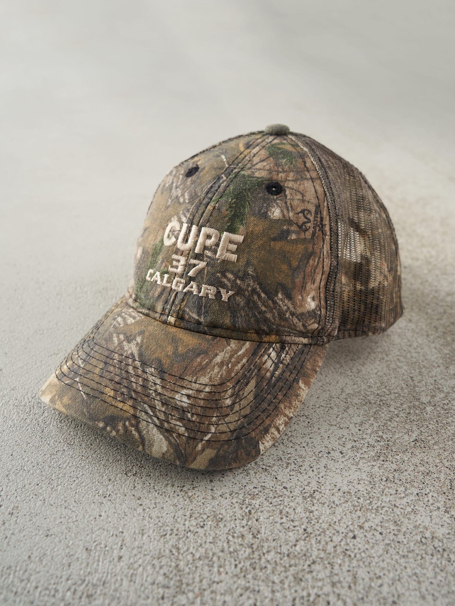 Vintage 90s Camo Cupe 37 Calgary x Realtree Mesh Velcro Back Hat