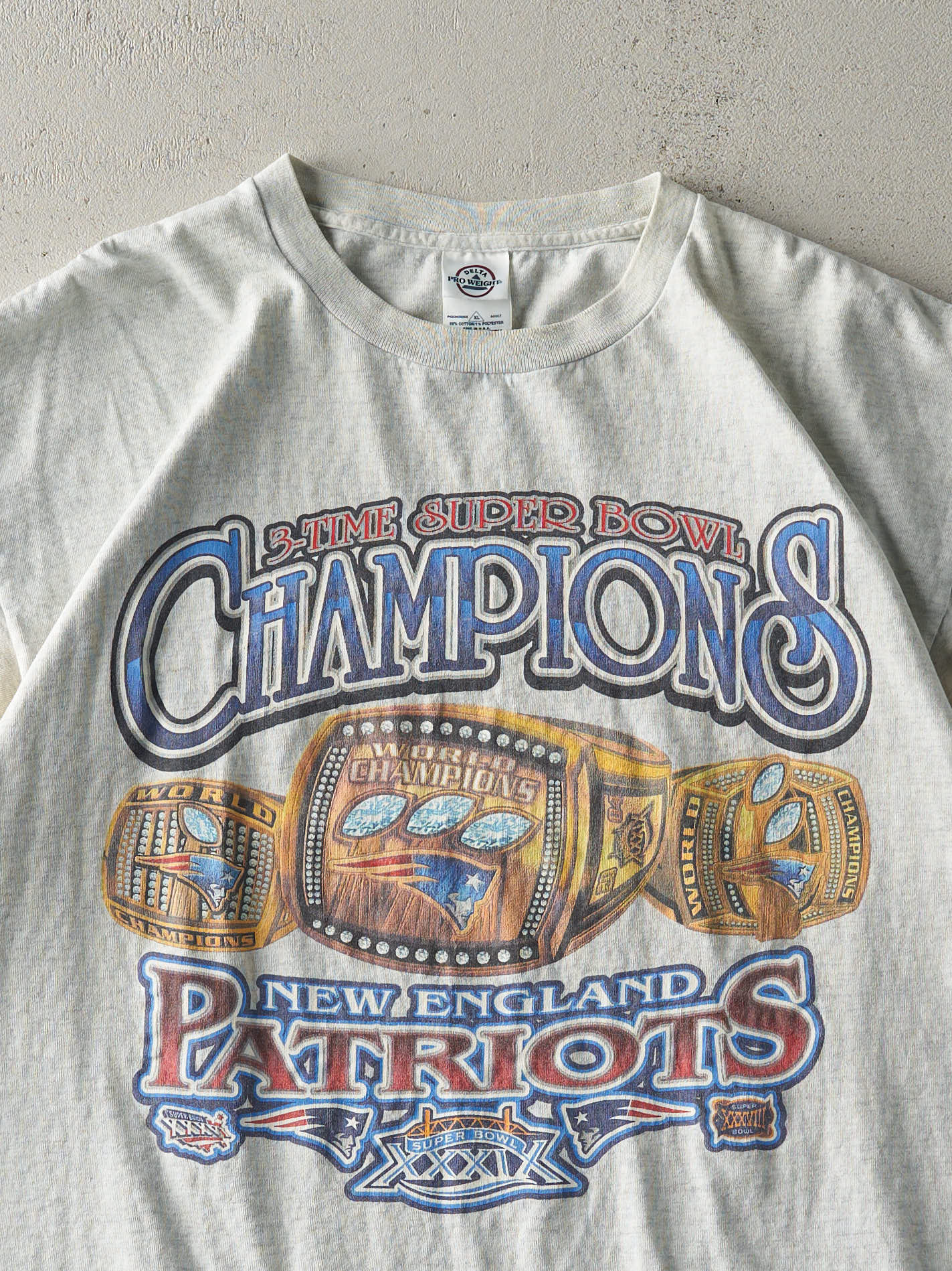 Vintage 05' Heather Grey New England Patriots Champions Tee (L)