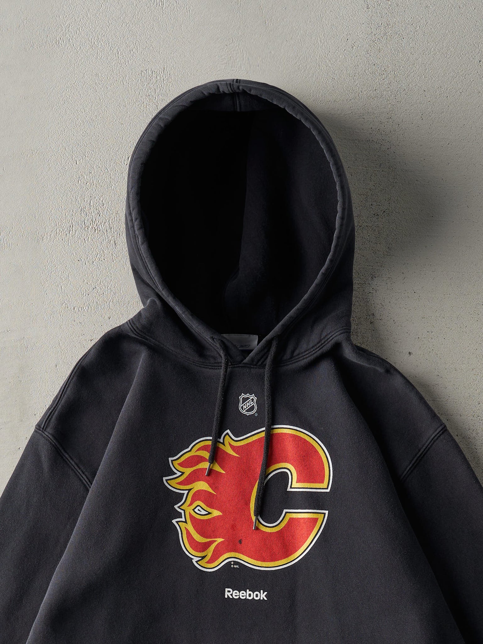 Vintage Y2K Black Calgary Flames Reebok Hoodie (XL)