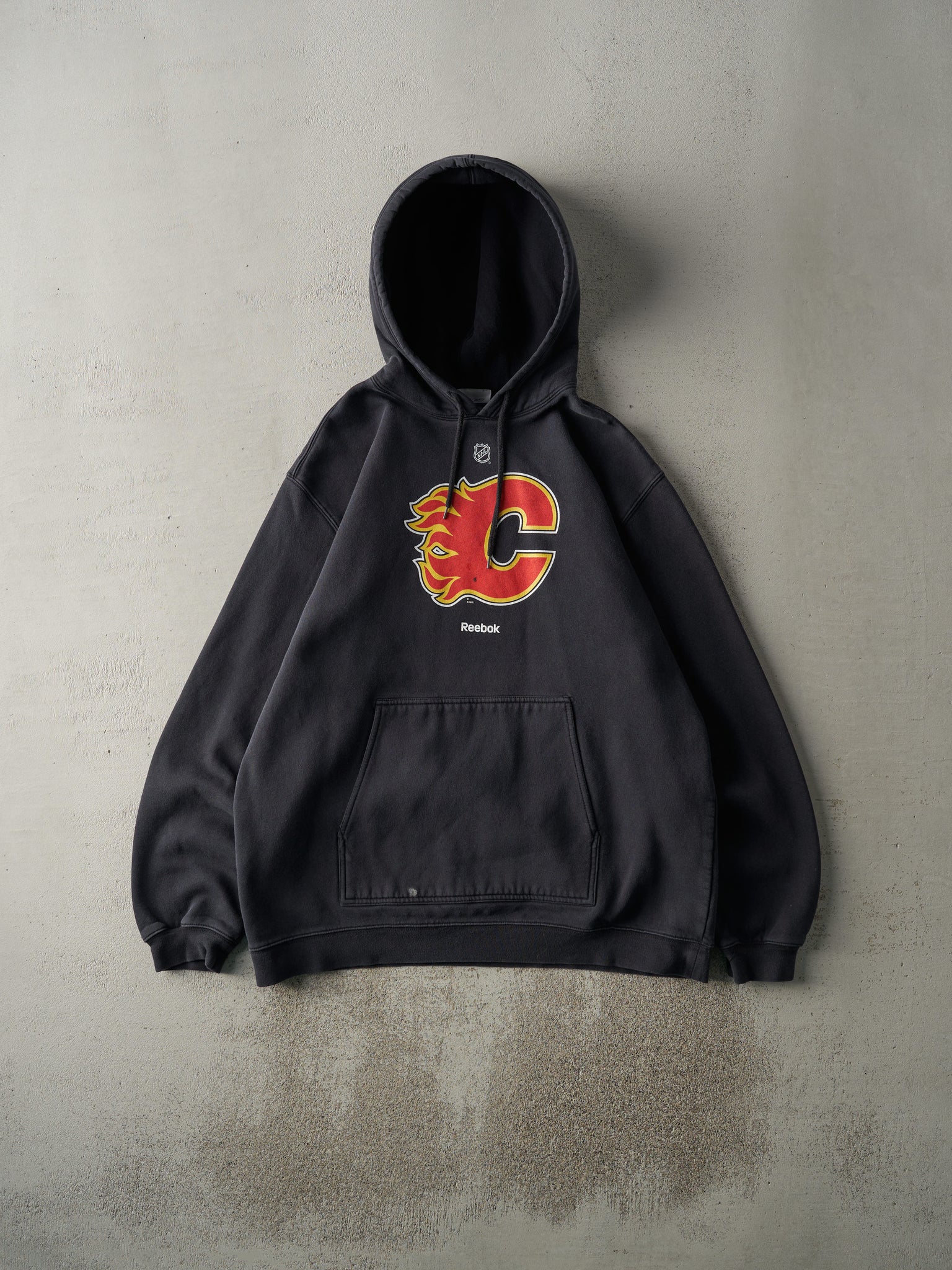 Vintage Y2K Black Calgary Flames Reebok Hoodie (XL)