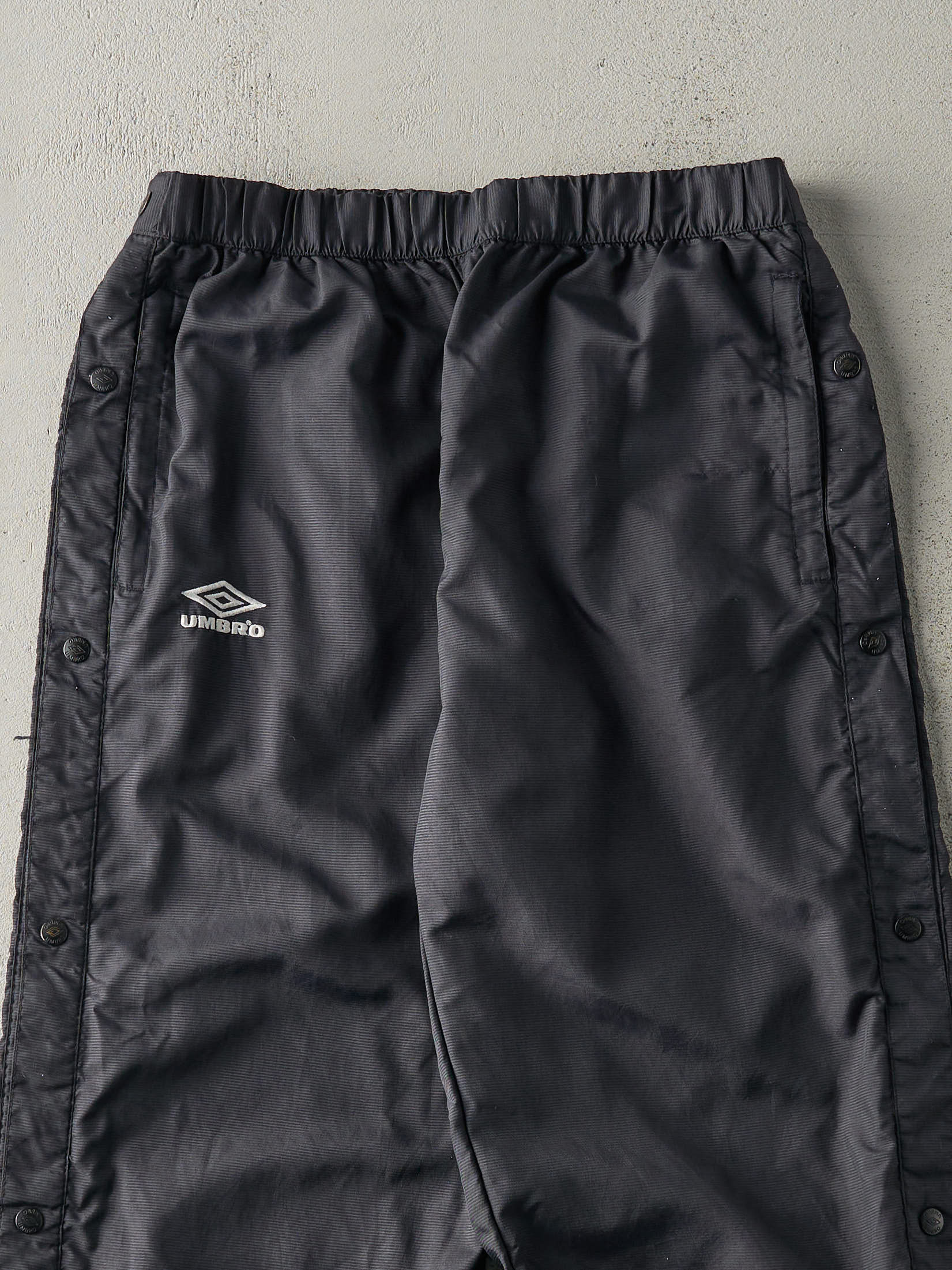 Vintage Y2K Black Umbro Tear Away Track Pants (31x30)
